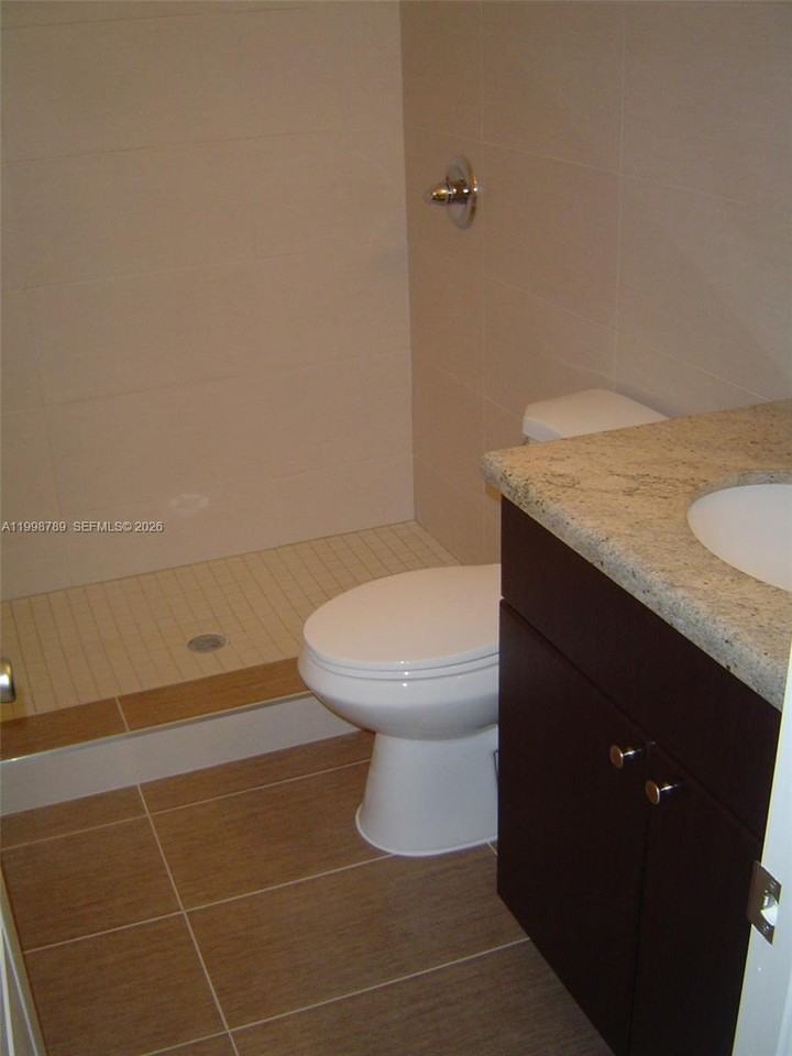 1153 Sw 13th St #NA - Photo 4 of 20
