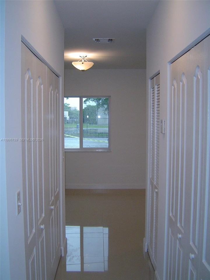 1153 Sw 13th St #NA - Photo 6 of 20