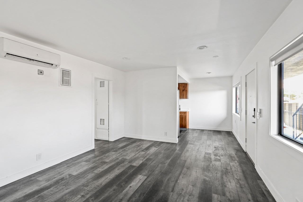 215 S Fickett St #5 - Photo 5 of 17