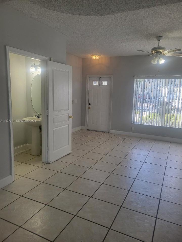 48 Key West Ct #48 - Photo 7 of 11