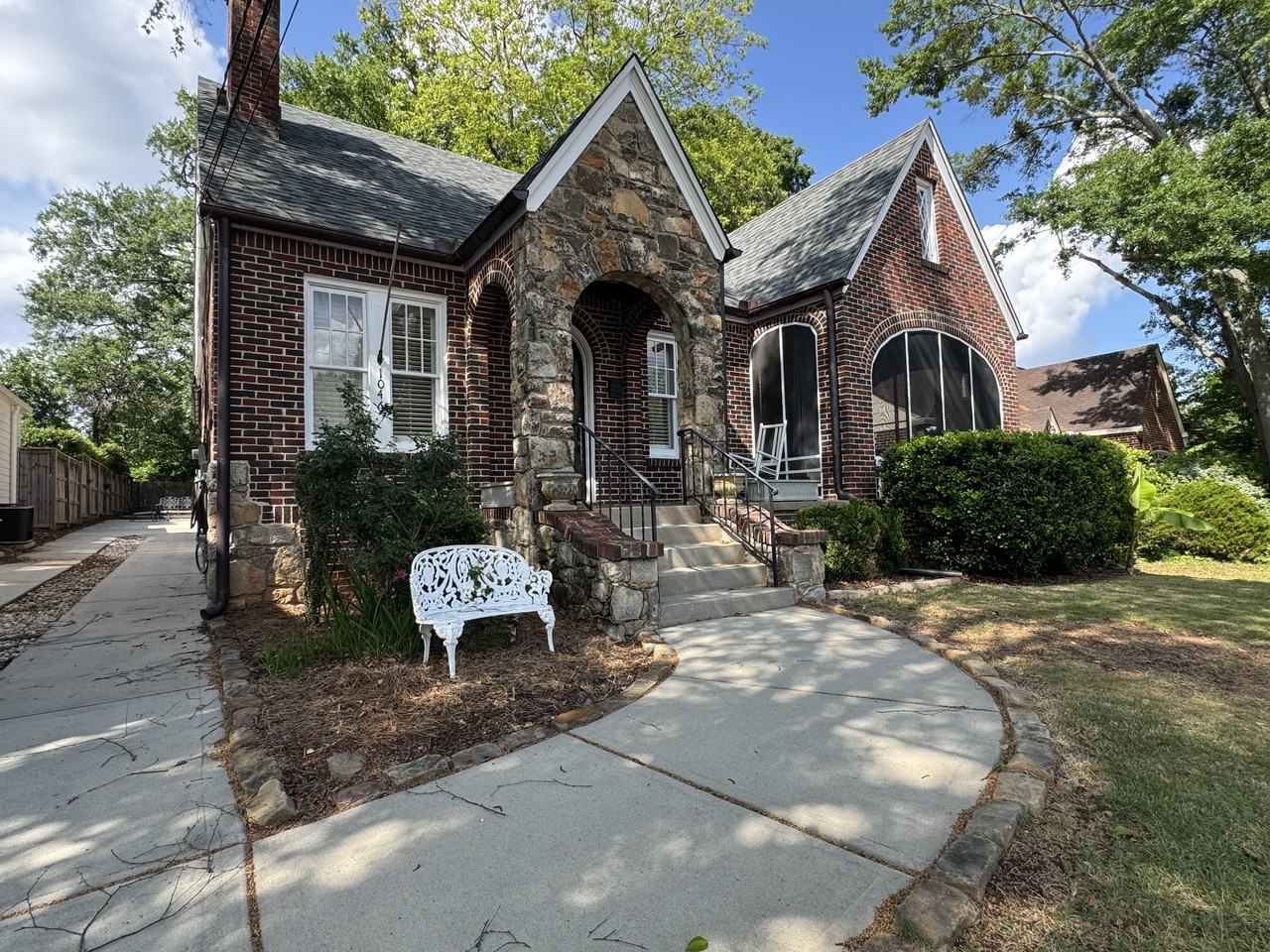 1046 Rosewood Dr Ne #NA - Photo 2 of 30