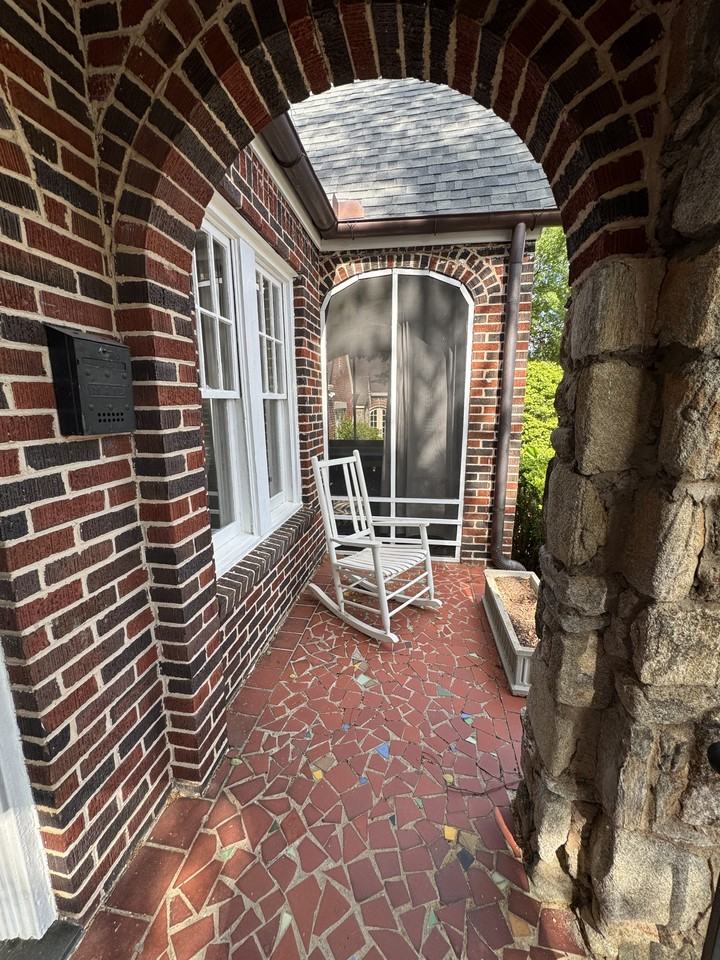 1046 Rosewood Dr Ne #NA - Photo 4 of 30