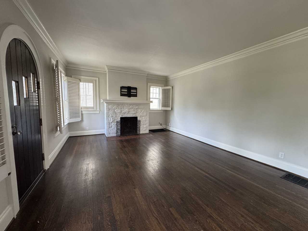 1046 Rosewood Dr Ne #NA - Photo 5 of 30