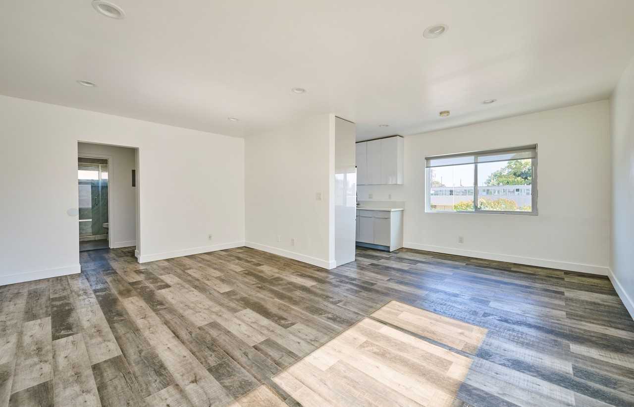 1333 W 36th Pl #3 - Photo 7 of 15
