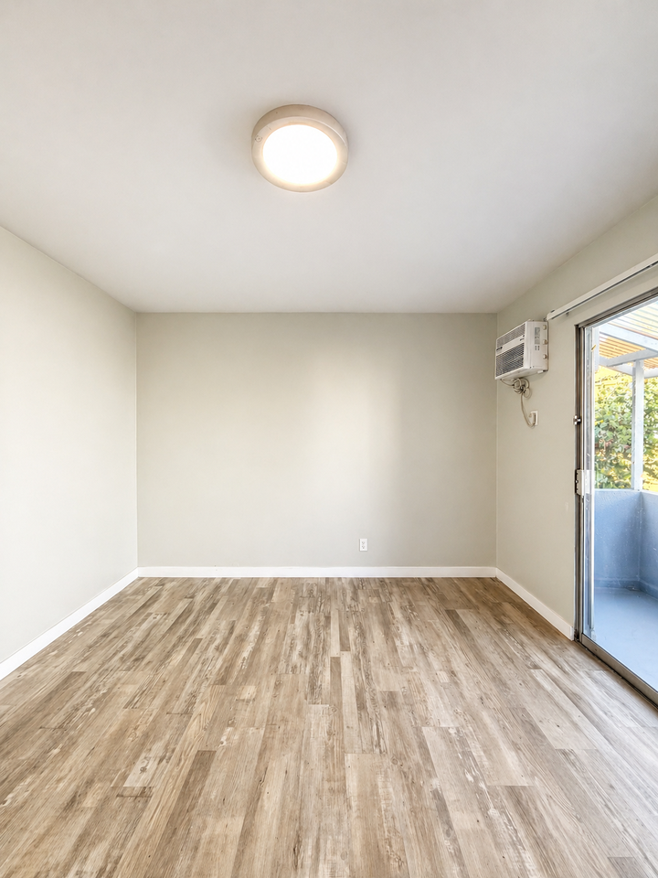 1472 S Wooster St #6 - Photo 2 of 15