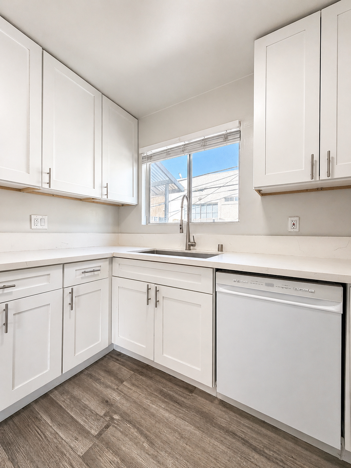 1472 S Wooster St #6 - Photo 6 of 15