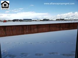 featured image of 871 N River Rock Dr
