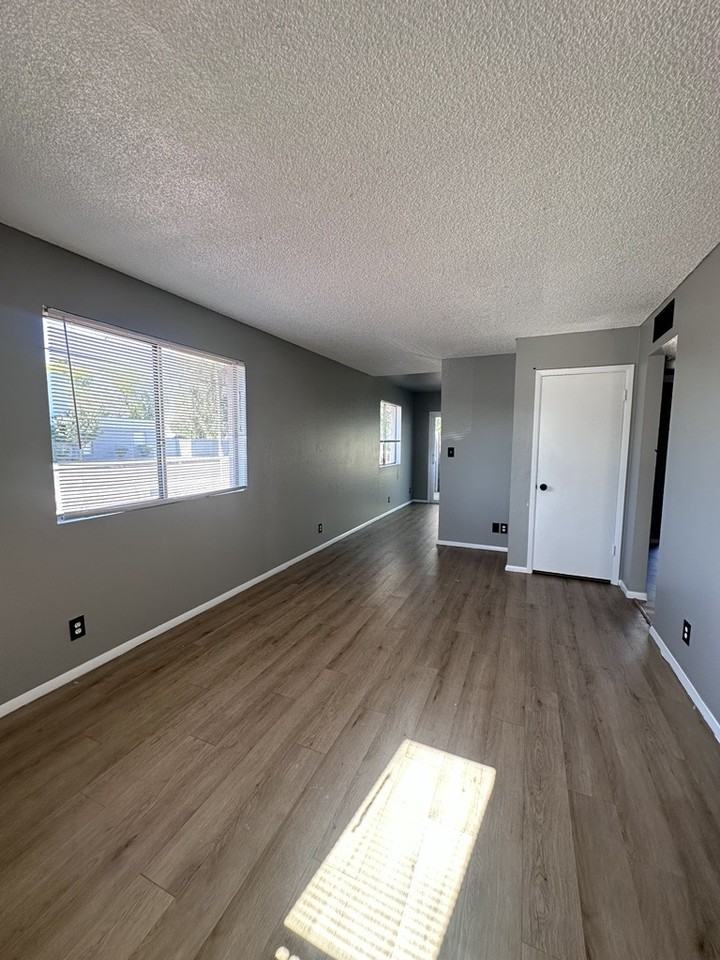 2608 W Ocotillo Rd #A - Photo 5 of 16