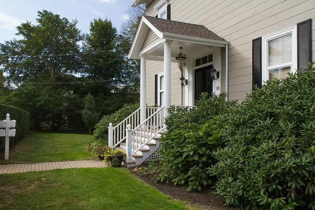 95 Coggeshall Ave #4 - Photo 2 of 13