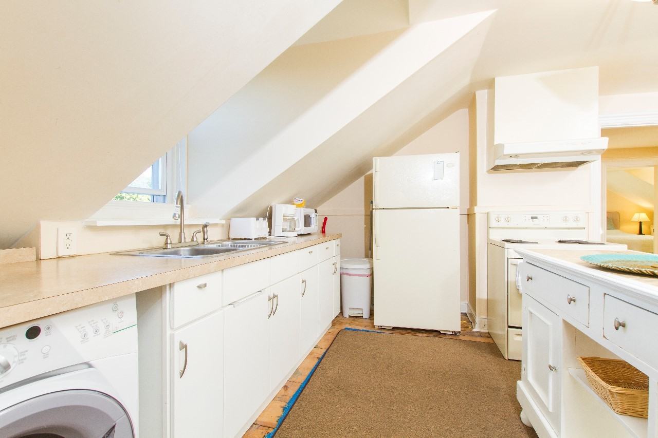 95 Coggeshall Ave #4 - Photo 3 of 13