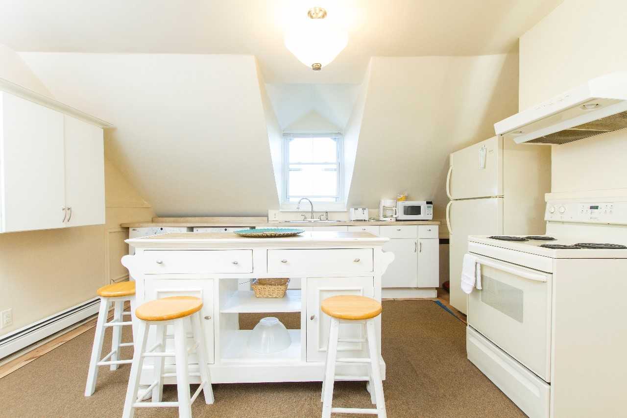 95 Coggeshall Ave #4 - Photo 4 of 13