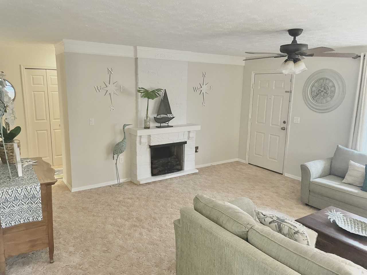 2415 Davis Cir - Photo 4 of 19