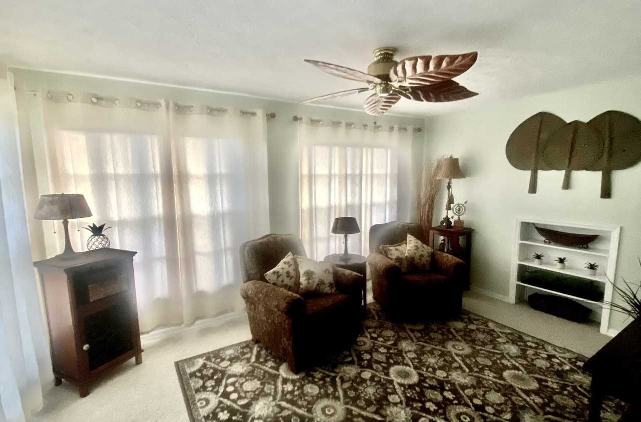 2415 Davis Cir - Photo 5 of 19