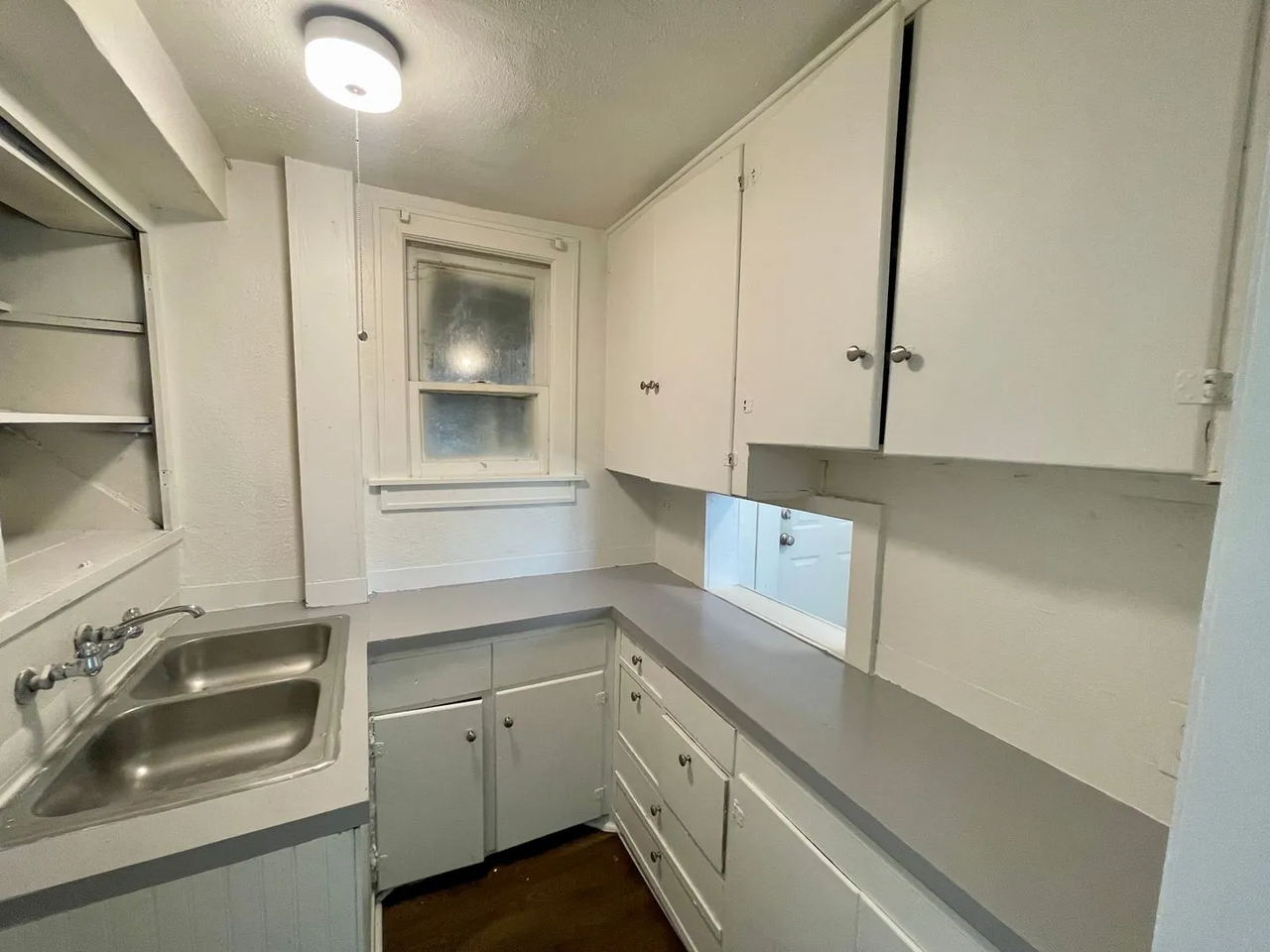1425 1/2 N Madison St - Photo 2 of 5