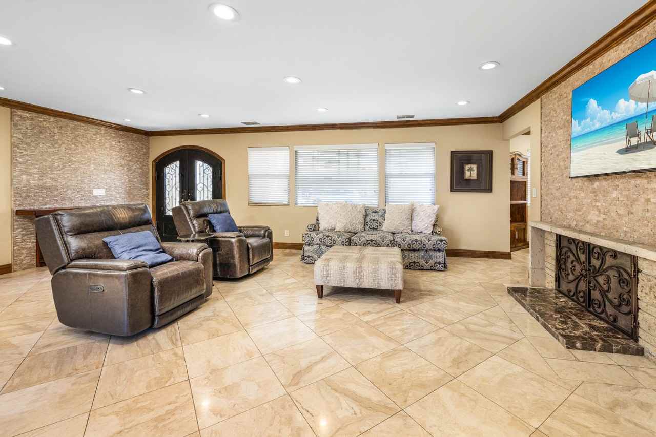 401 Holmwood Dr #NA - Photo 2 of 20