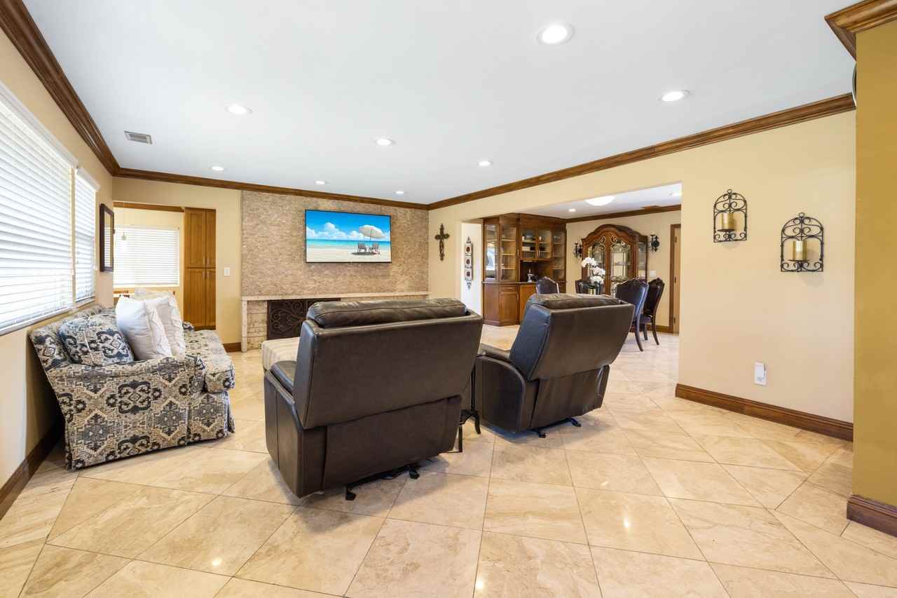 401 Holmwood Dr #NA - Photo 3 of 20
