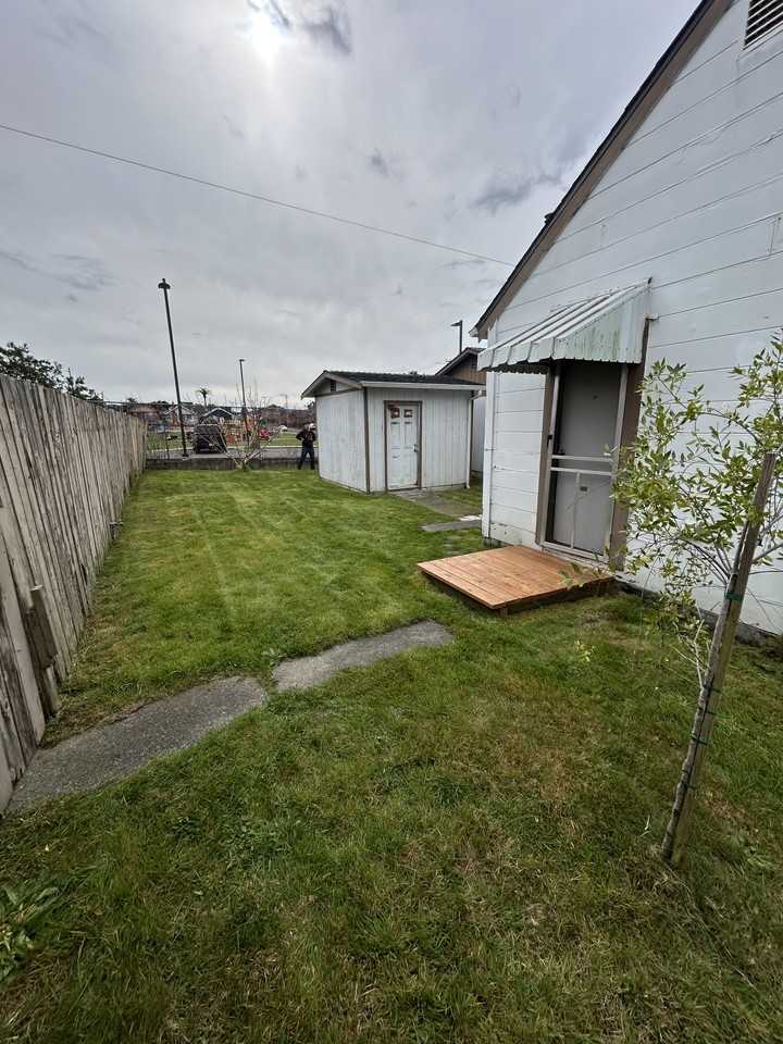 913 A St #NA - Photo 3 of 11
