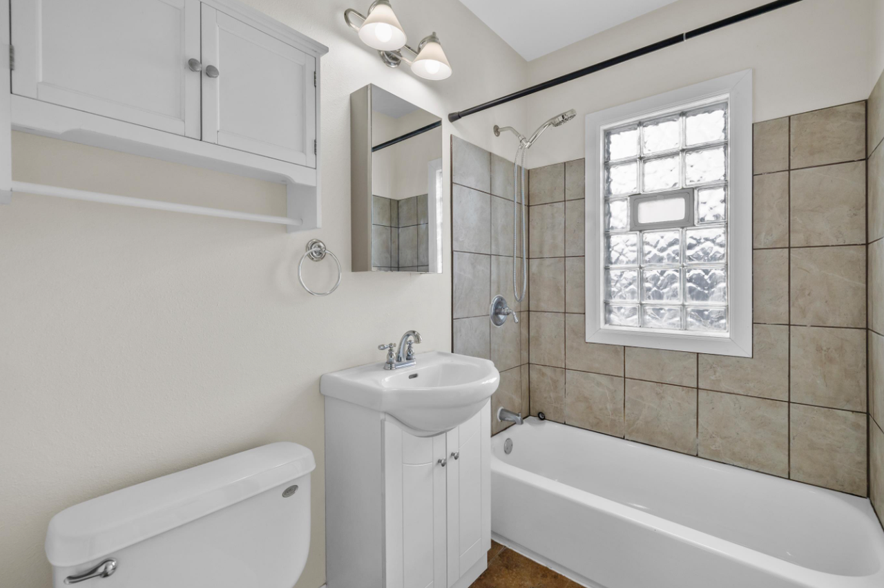 1319 Menomonee Ave - Photo 5 of 11