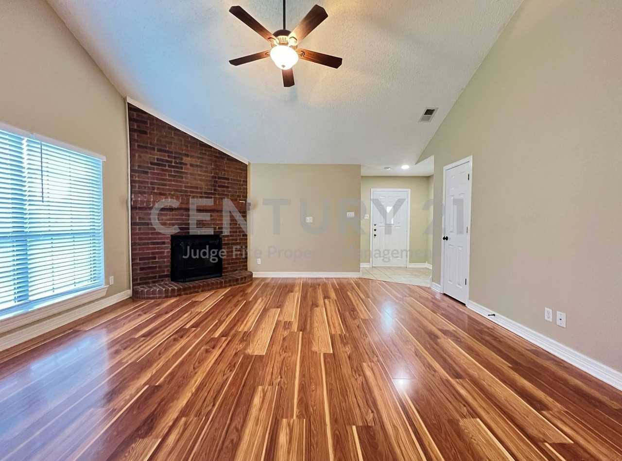 3514 Riverview Dr - Photo 2 of 12