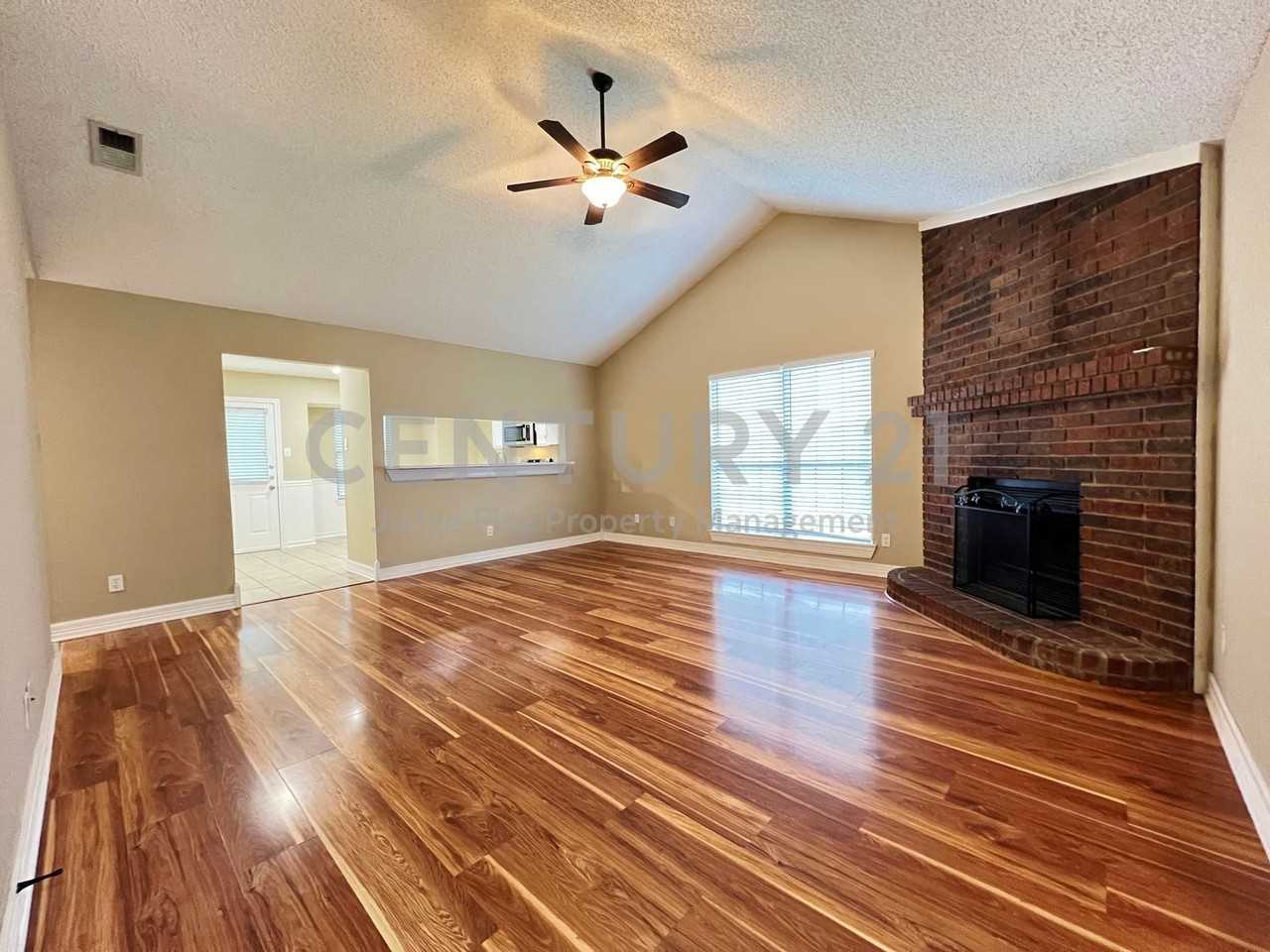 3514 Riverview Dr - Photo 3 of 12