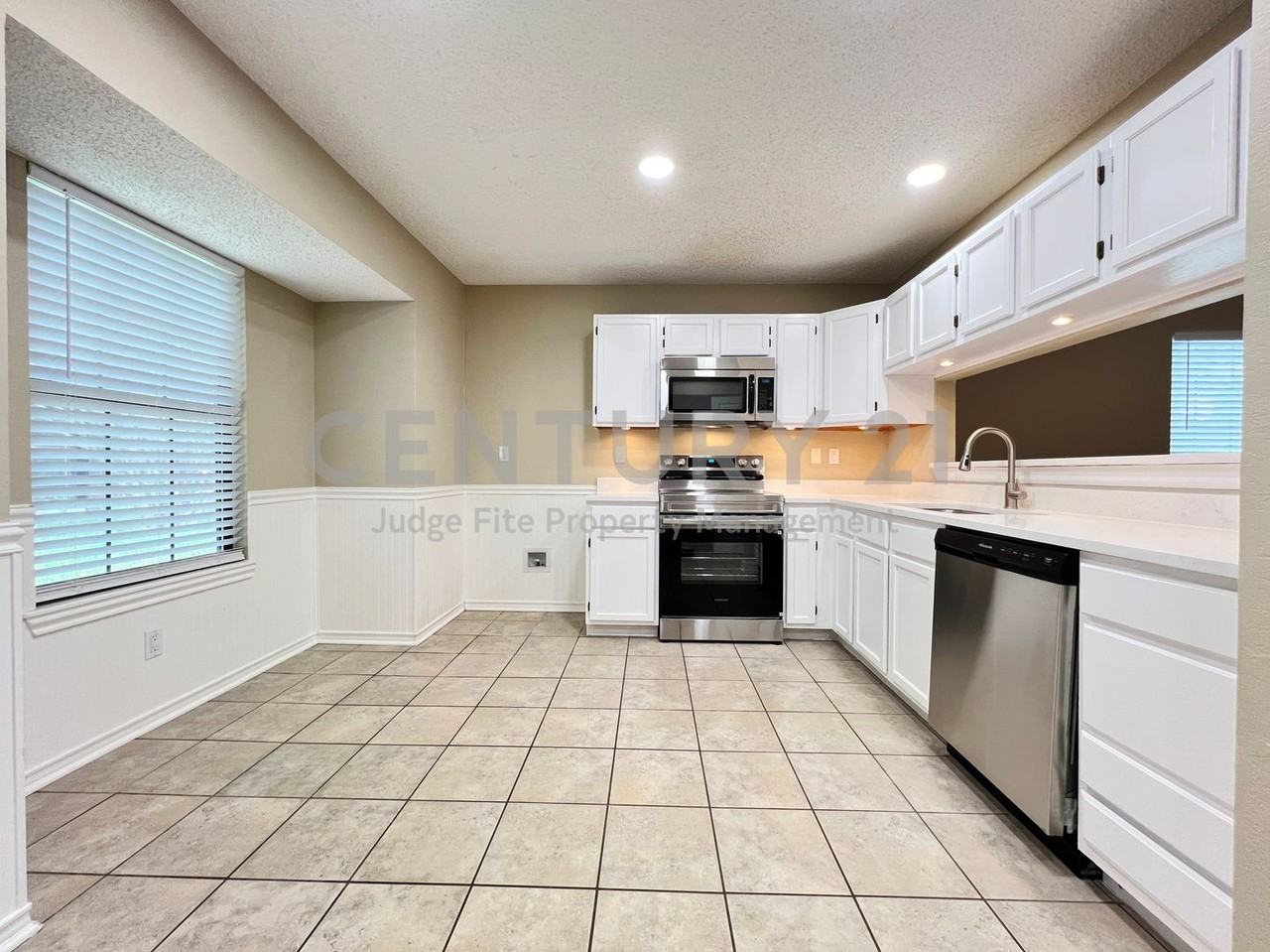 3514 Riverview Dr - Photo 4 of 12