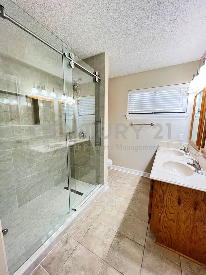 3514 Riverview Dr - Photo 6 of 12
