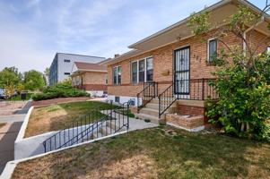 featured image of 301 E 27th St