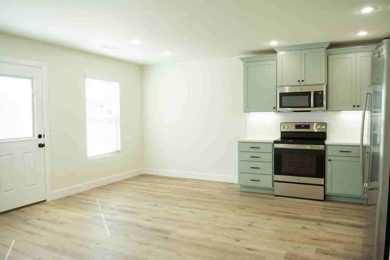 150 N Centennial Ave - Photo 6 of 32