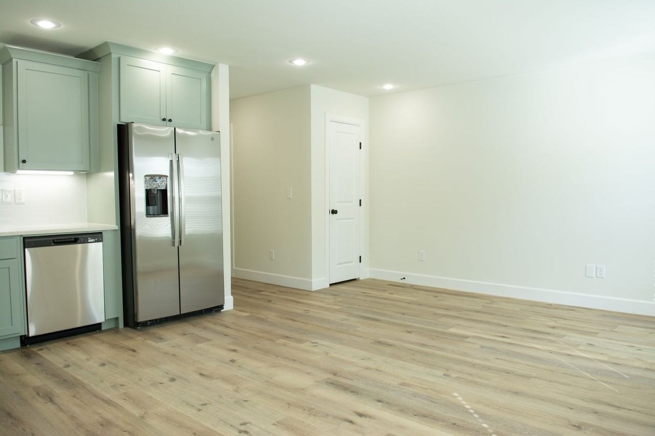 154 N Centennial Ave - Photo 4 of 32