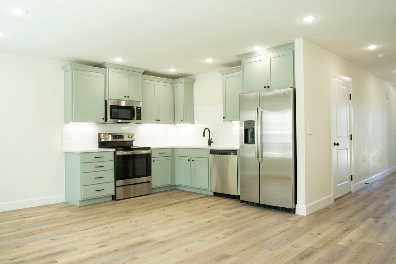154 N Centennial Ave - Photo 6 of 32