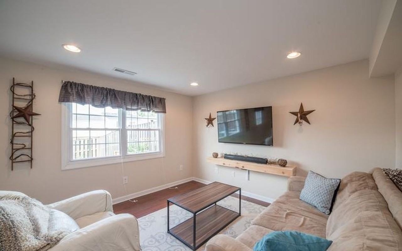 1746 Springfield Ln - Photo 6 of 24