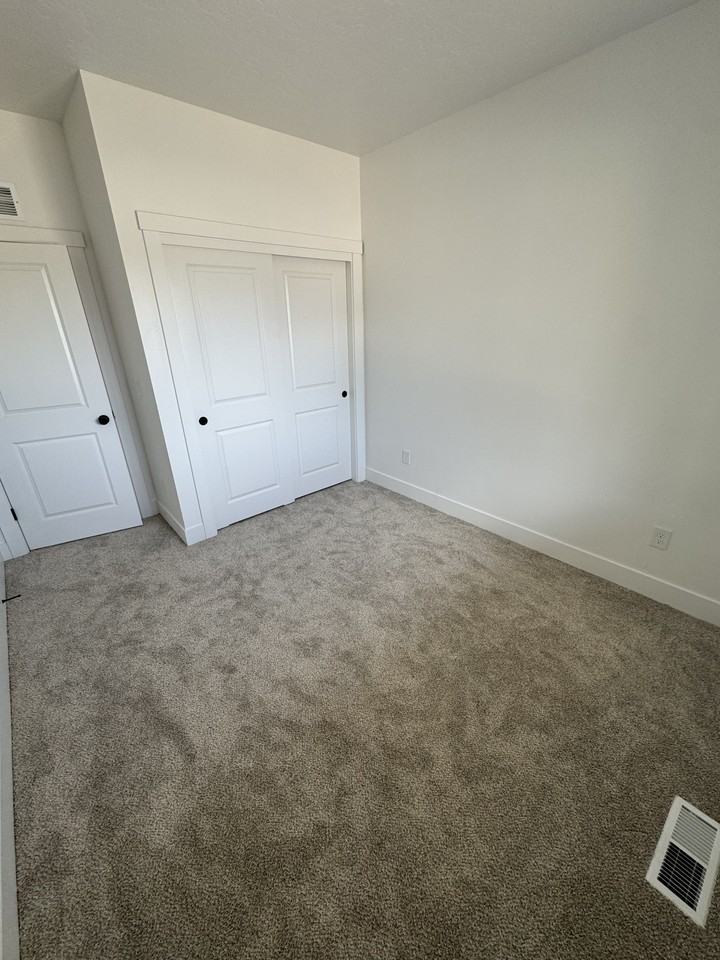 605 N 6th St W #NA - Photo 6 of 12