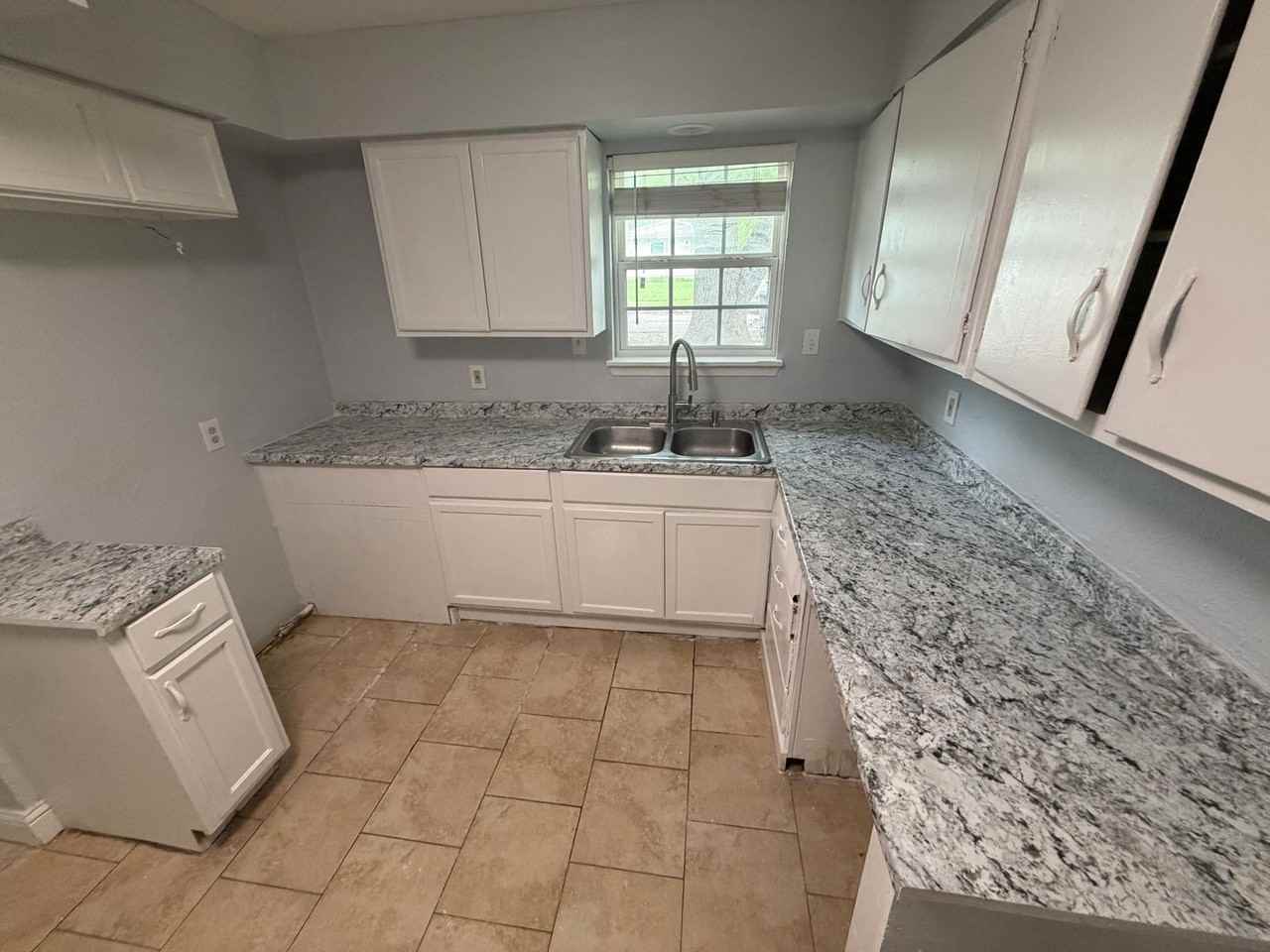 3002 Shenstone Dr - Photo 5 of 14