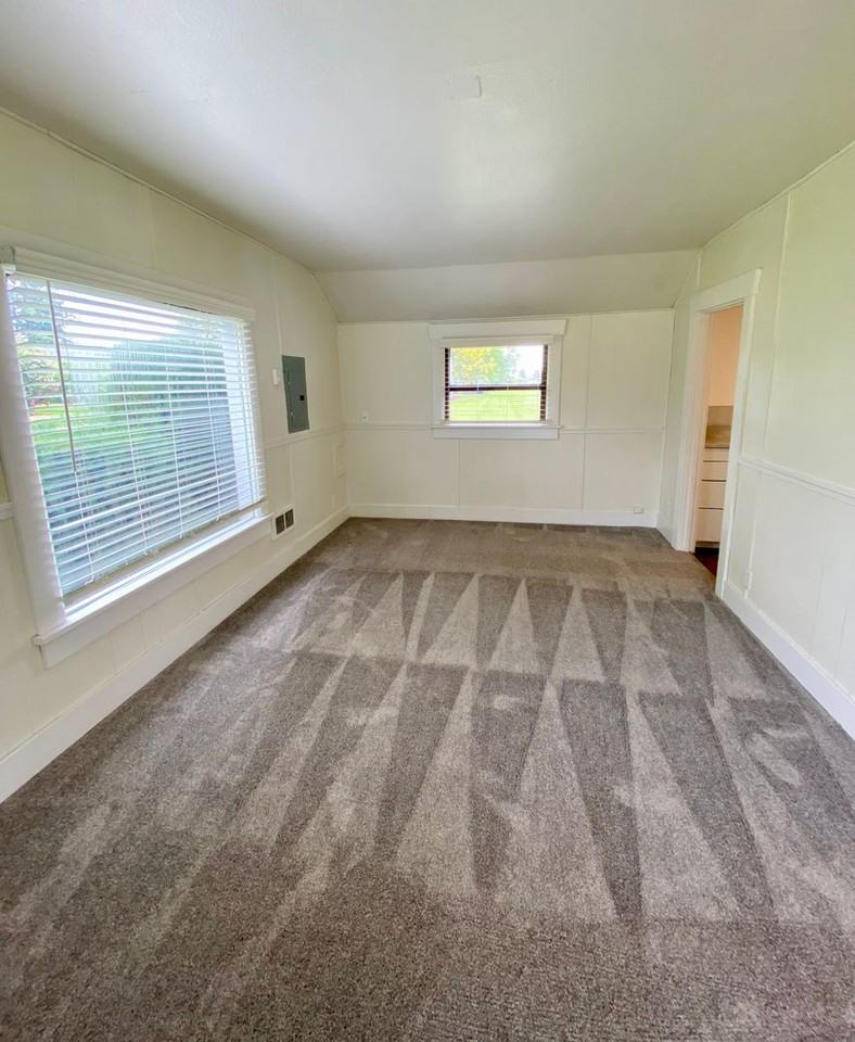 5902 160th Ave E - Photo 5 of 36
