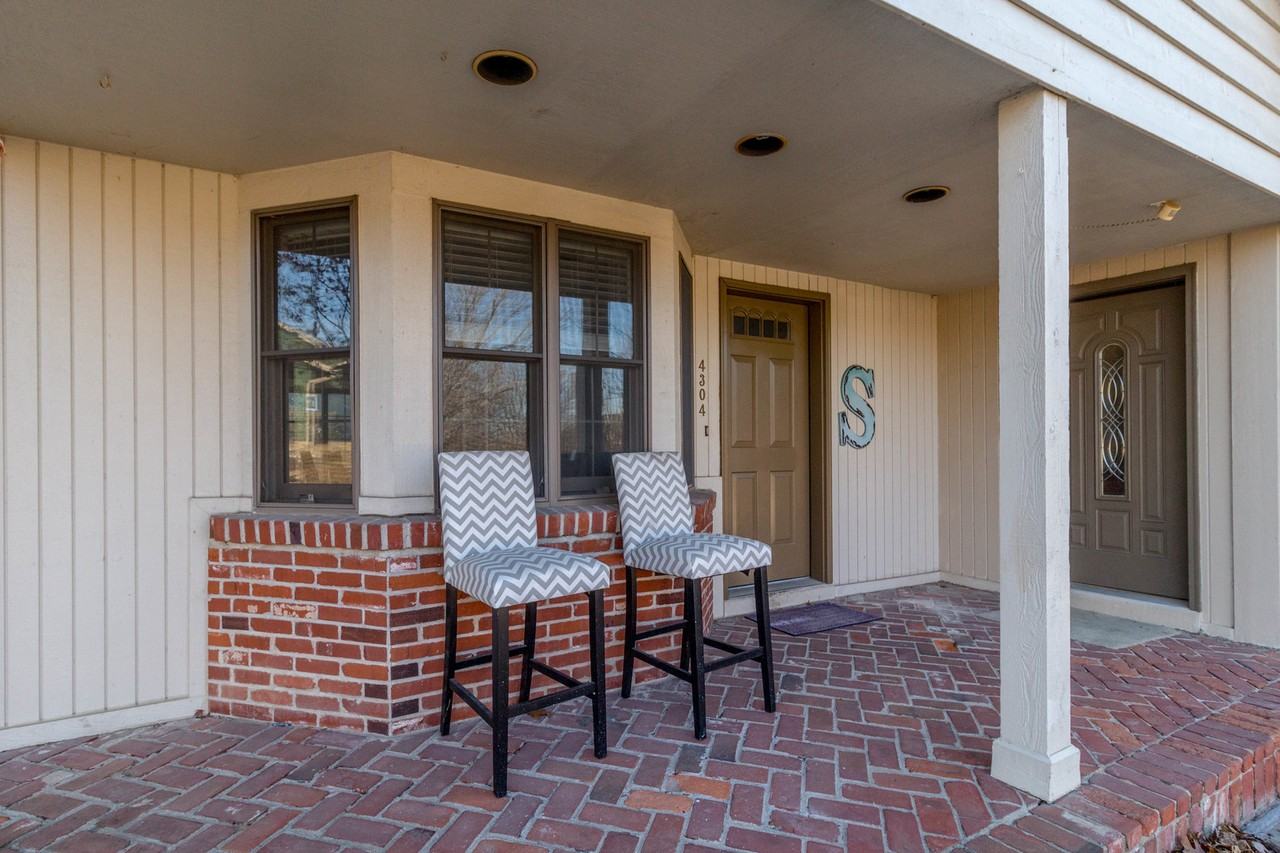 4304 Mount Carmel Ln - Photo 2 of 31