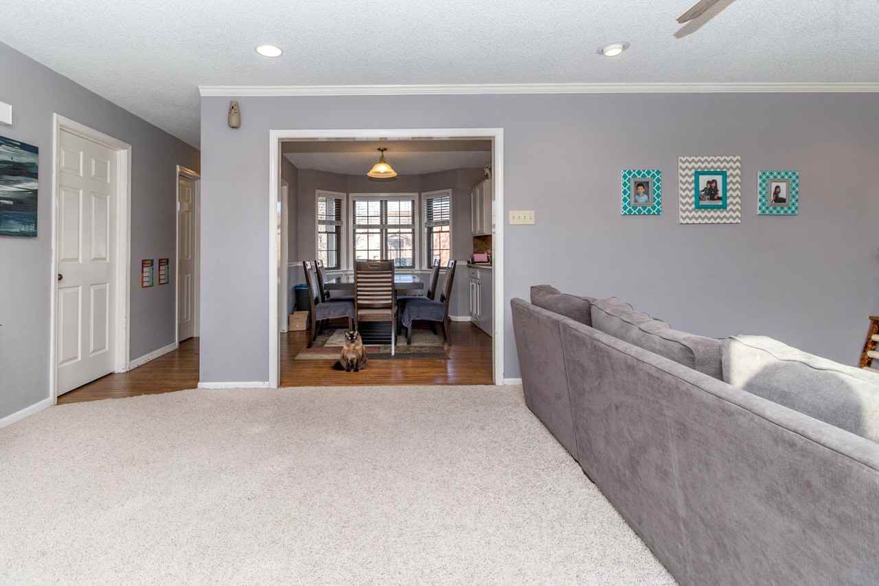 4304 Mount Carmel Ln - Photo 7 of 31