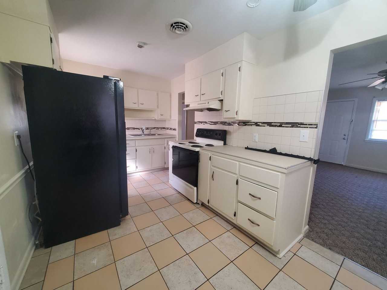 1606 Gibson St - Photo 3 of 9