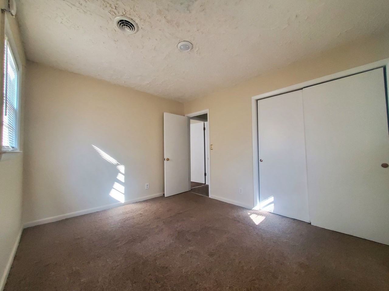 1606 Gibson St - Photo 5 of 9