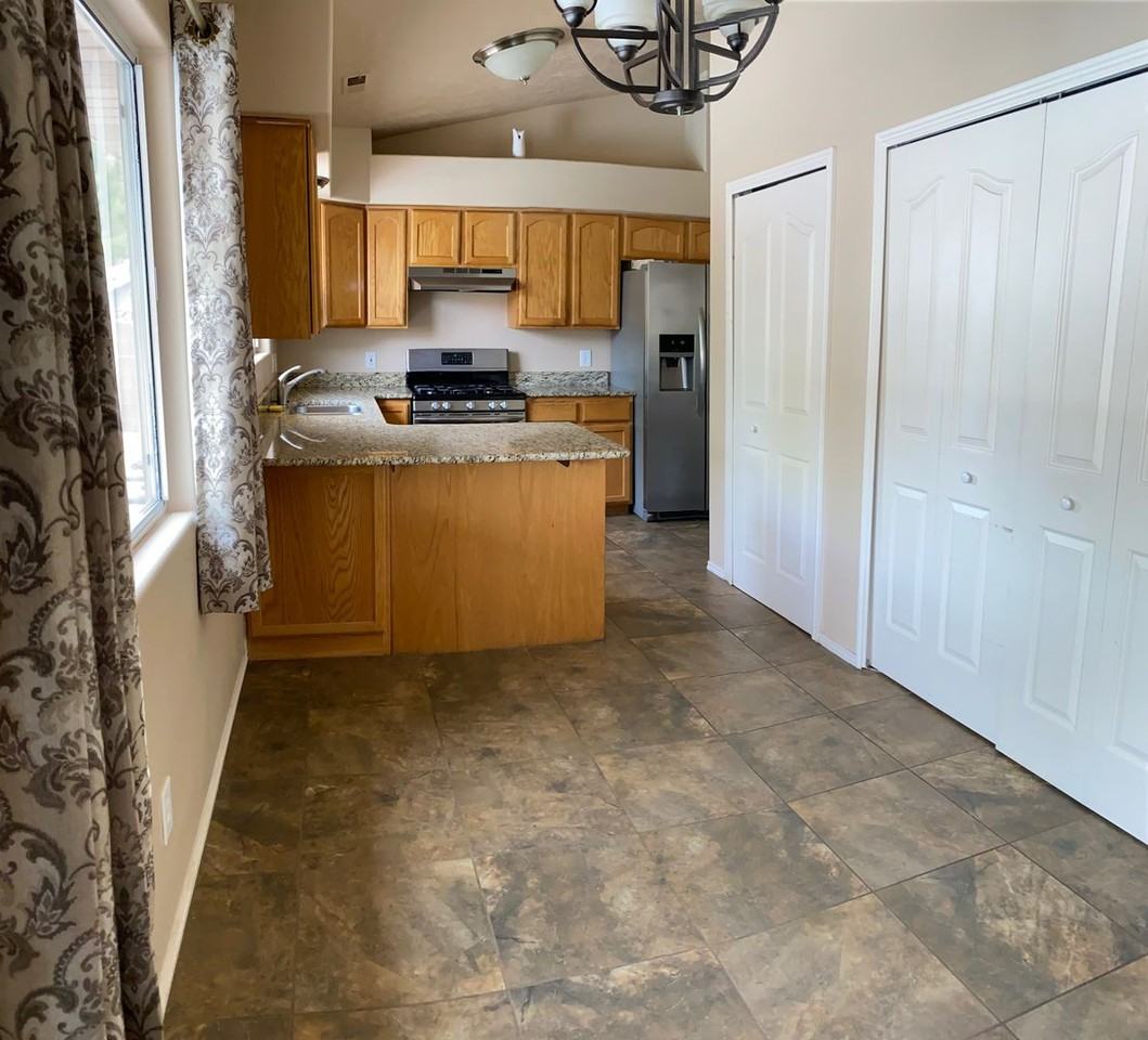 2817 E 110 N - Photo 6 of 16
