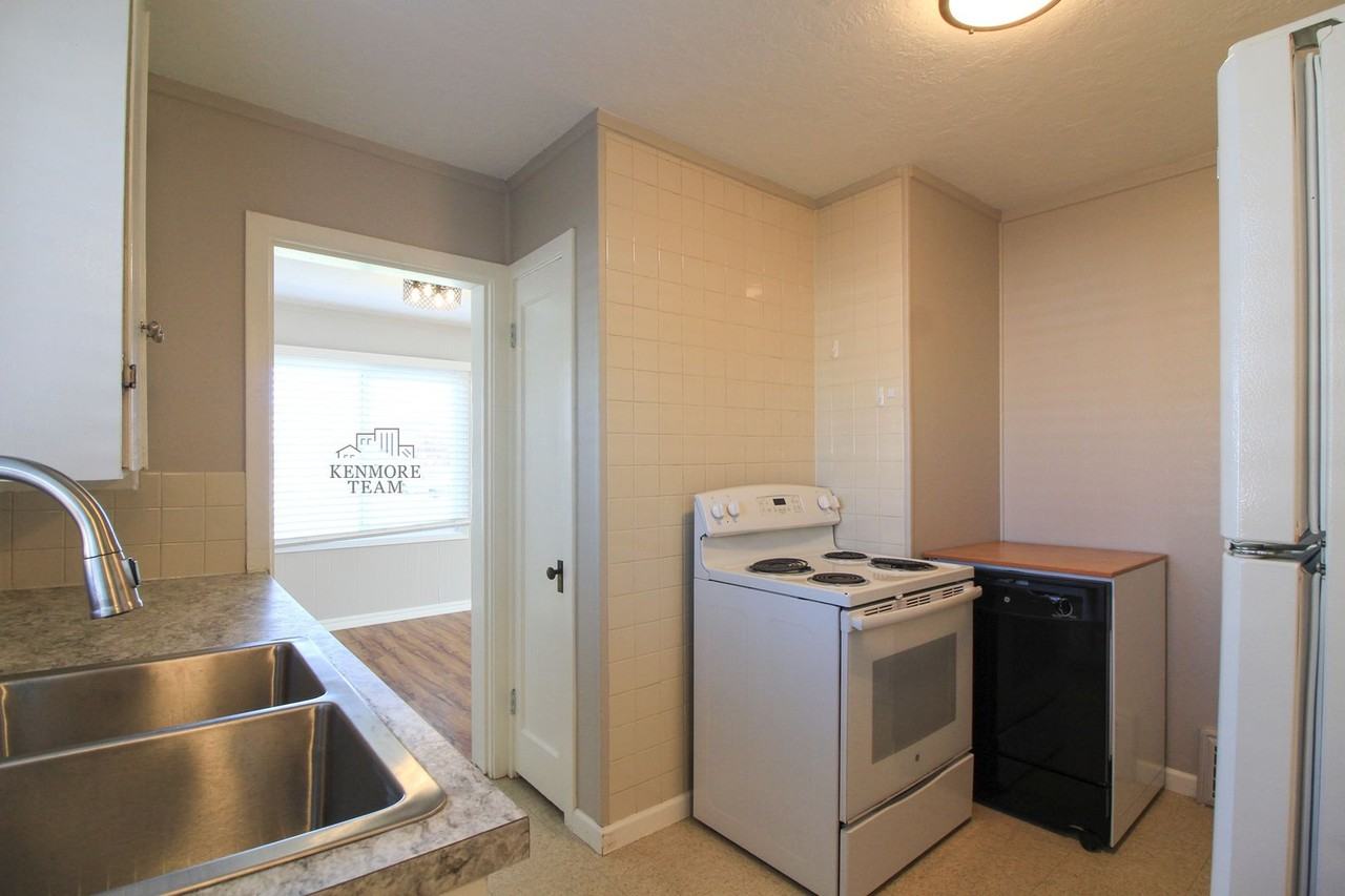 402 Benham St - Photo 3 of 14