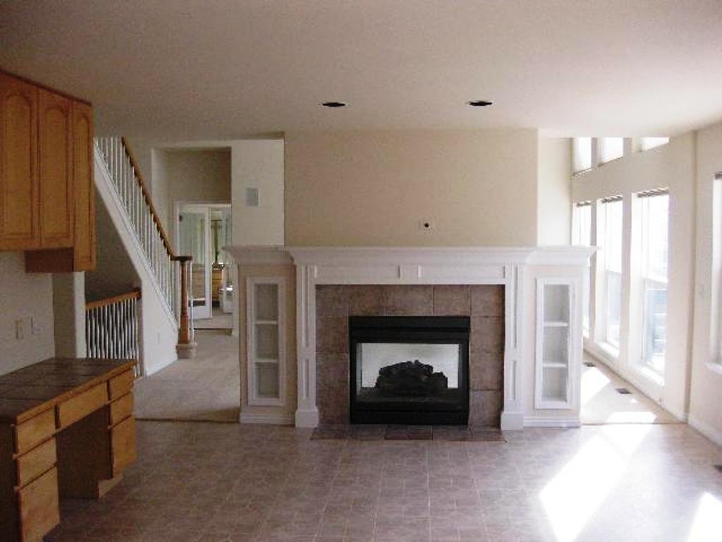 2075 Rockhurst Blvd - Photo 4 of 17