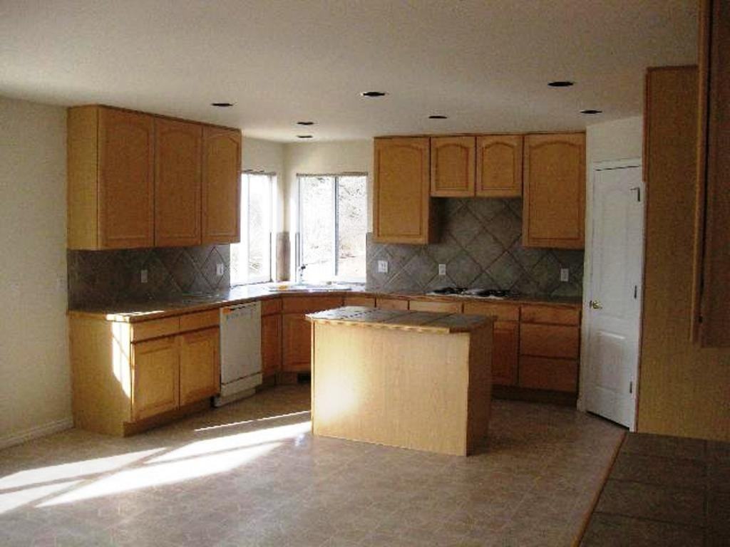 2075 Rockhurst Blvd - Photo 6 of 17