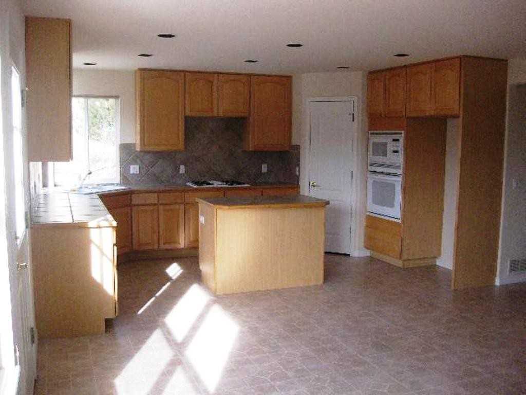 2075 Rockhurst Blvd - Photo 7 of 17
