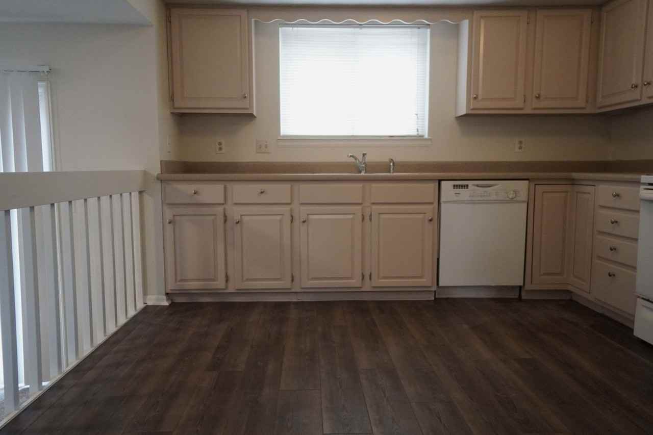 2205 Parliament Dr - Photo 7 of 24