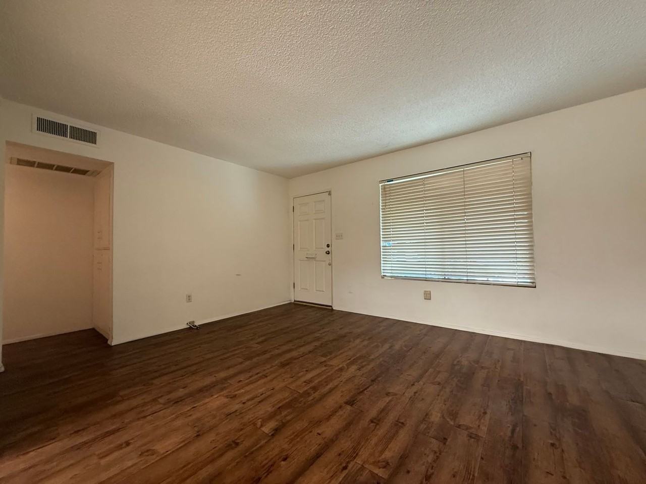 302 Calvin St - Photo 2 of 11
