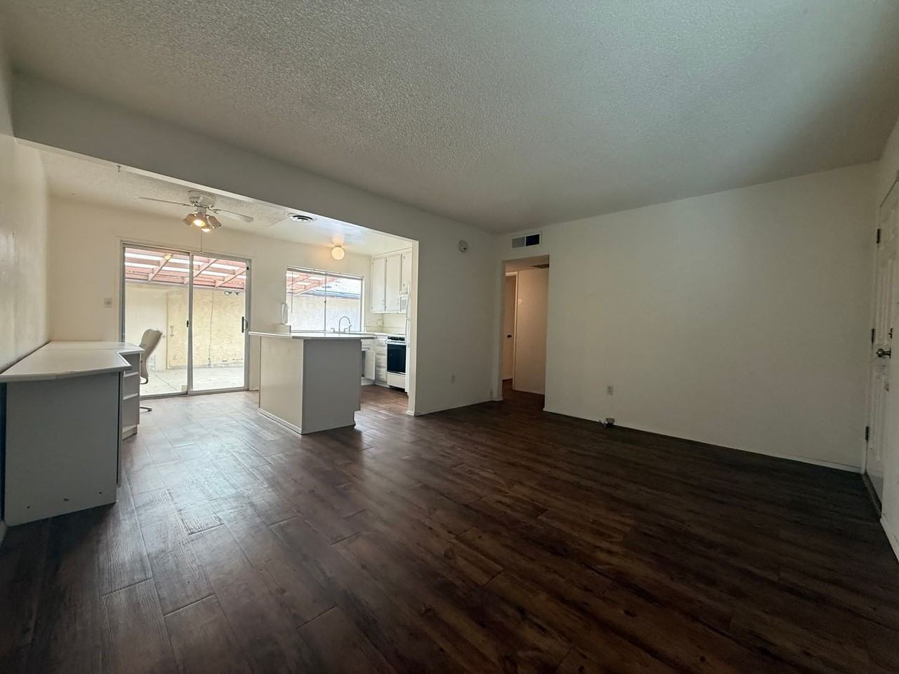 302 Calvin St - Photo 3 of 11