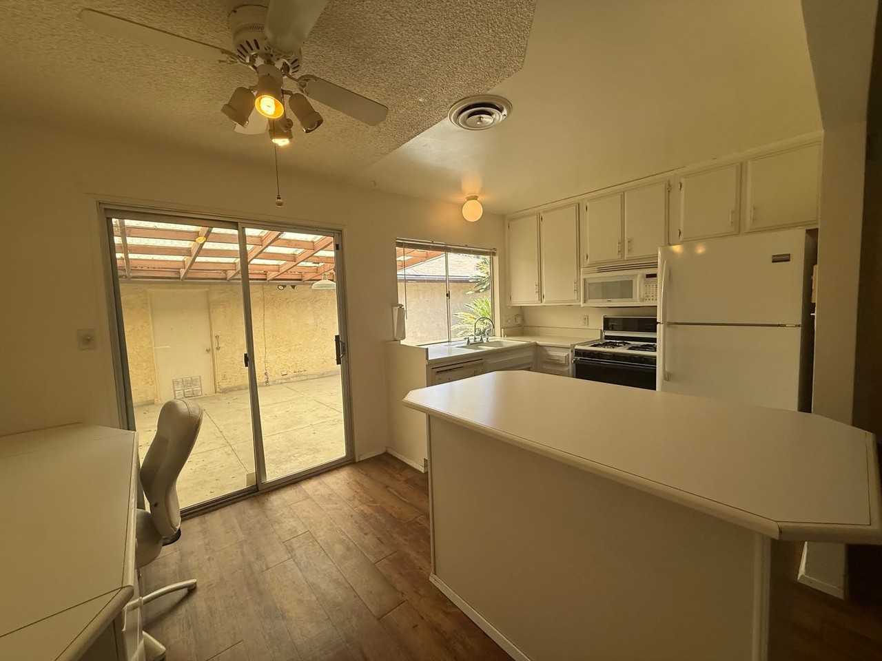 302 Calvin St - Photo 4 of 11