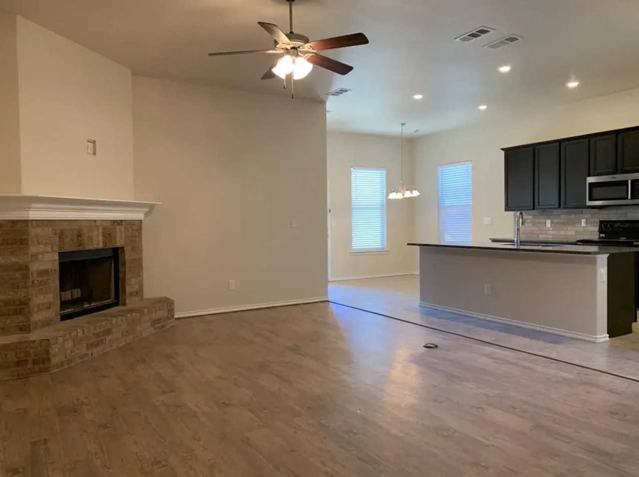 7433 104th St - Photo 3 of 11