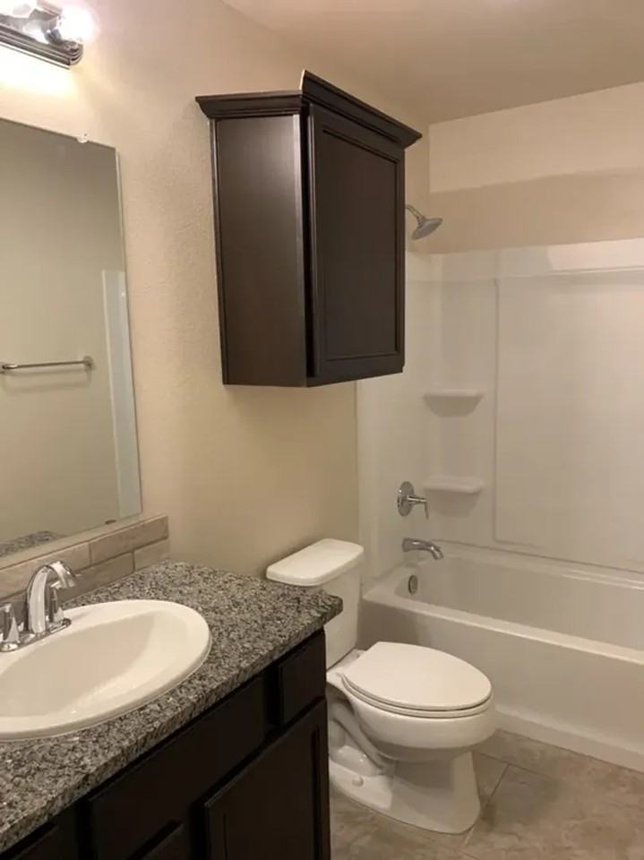 7433 104th St - Photo 5 of 11
