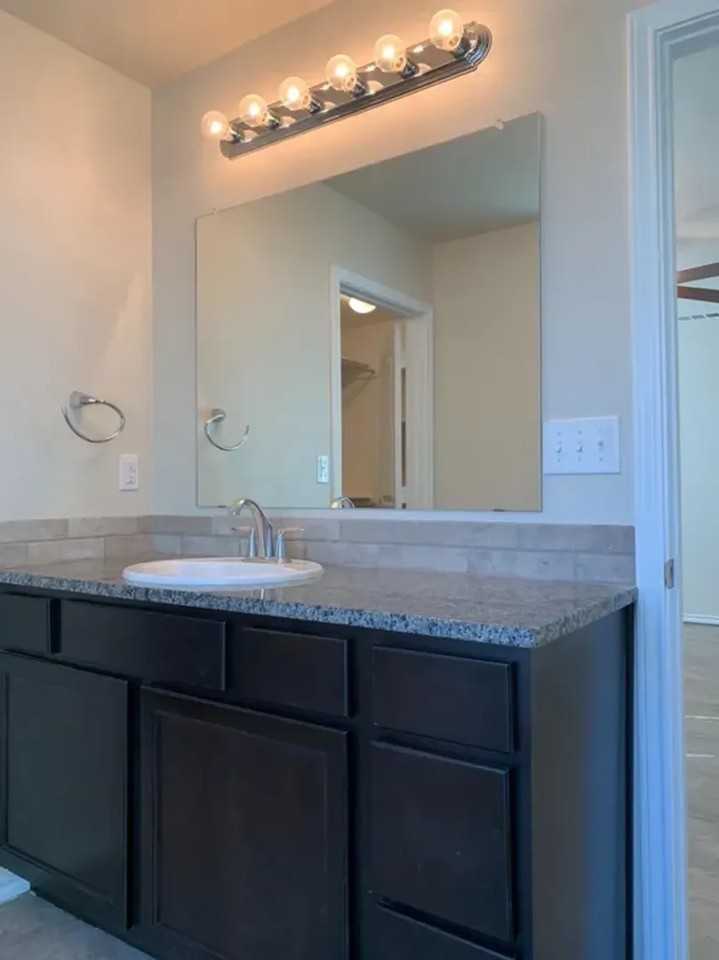 7433 104th St - Photo 7 of 11